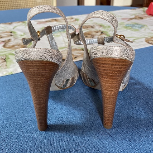 Carlos Santana Leather Metallic Multi-color 5” Heel Sandals - Picture 3 of 8